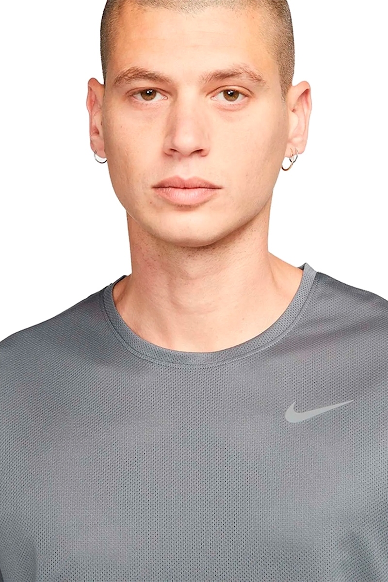 Camiseta Nike Dri-Fit Breathe Run Masculina Cinza Escuro