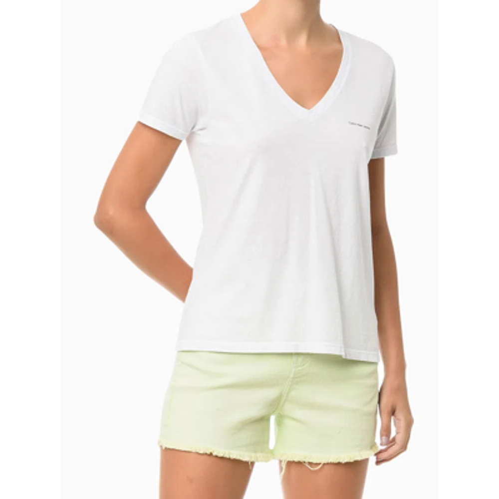 Camiseta Gola V - Calvin Klein - Feminino - Roupas - Camisetas