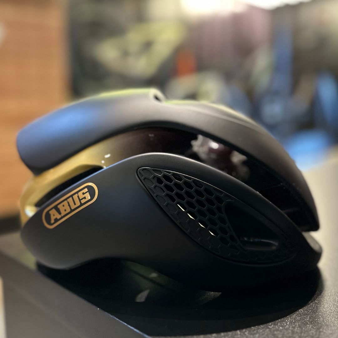 Capacete Abus GameChanger Preto e Dourado