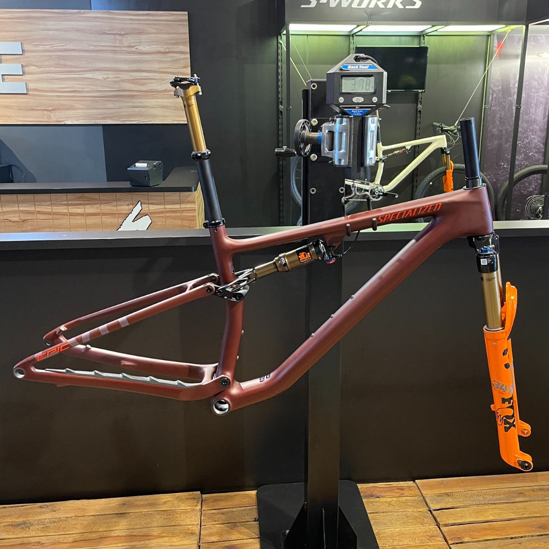 Quadro Specialized Epic Evo com Kashima Vermelho Queimado