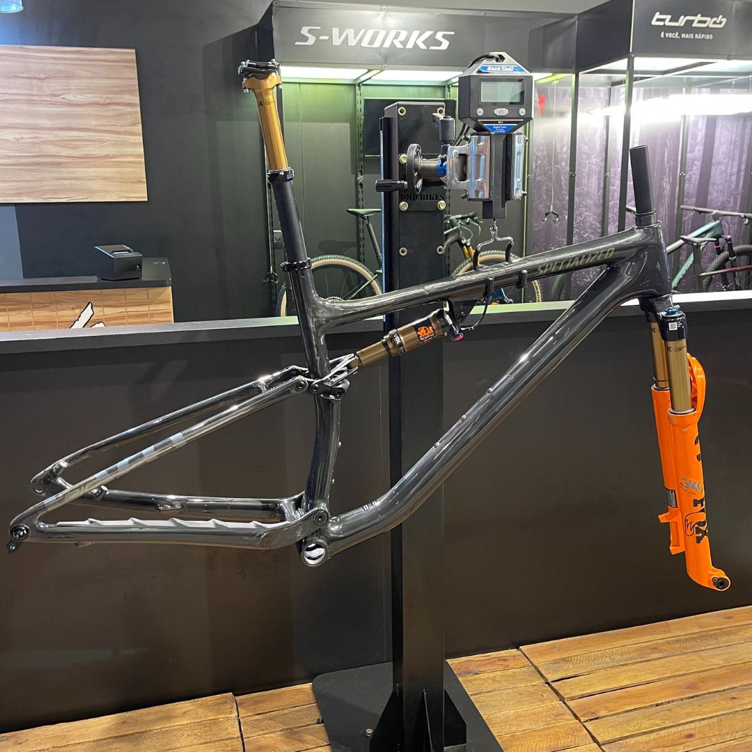 Quadro Specialized Epic Evo com Kashima Carbono