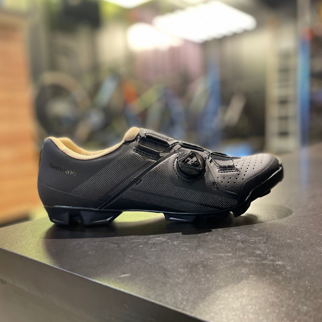 Sapatilha Shimano SH-XC300 MTB Preta e Bege