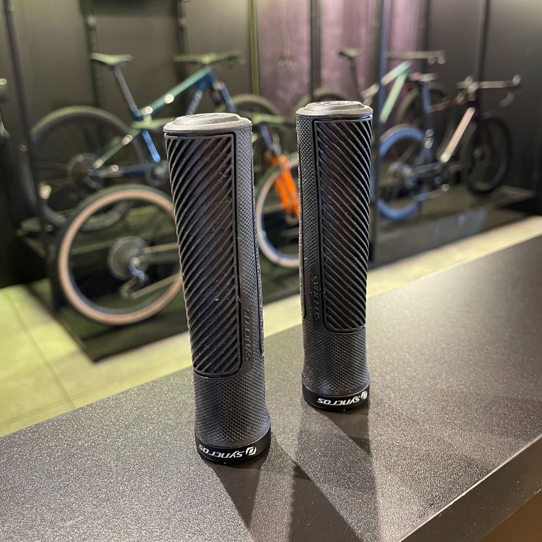 Manopla Syncros Pro Lock-On Preta